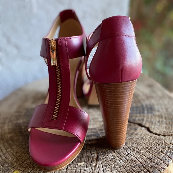 MICHAEL Michael Kors. T-strap Saddles Sz10 & 11 - Picture 6 of 8